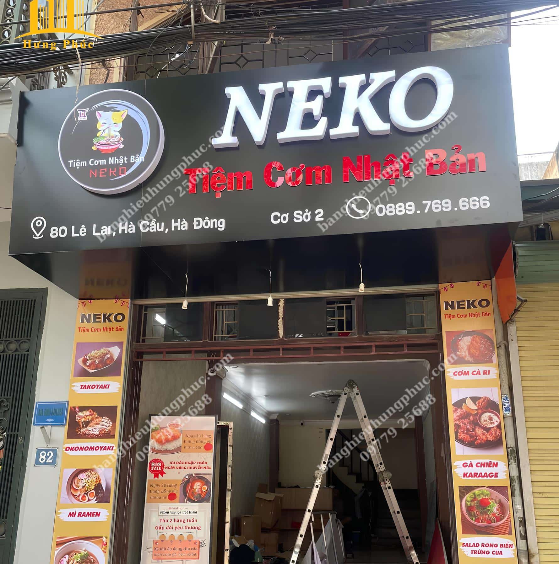 làm bảng hiệu mica