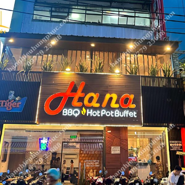 Bảng hiệu mica đèn led