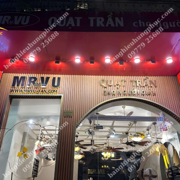 Bảng hiệu mica chữ nổi