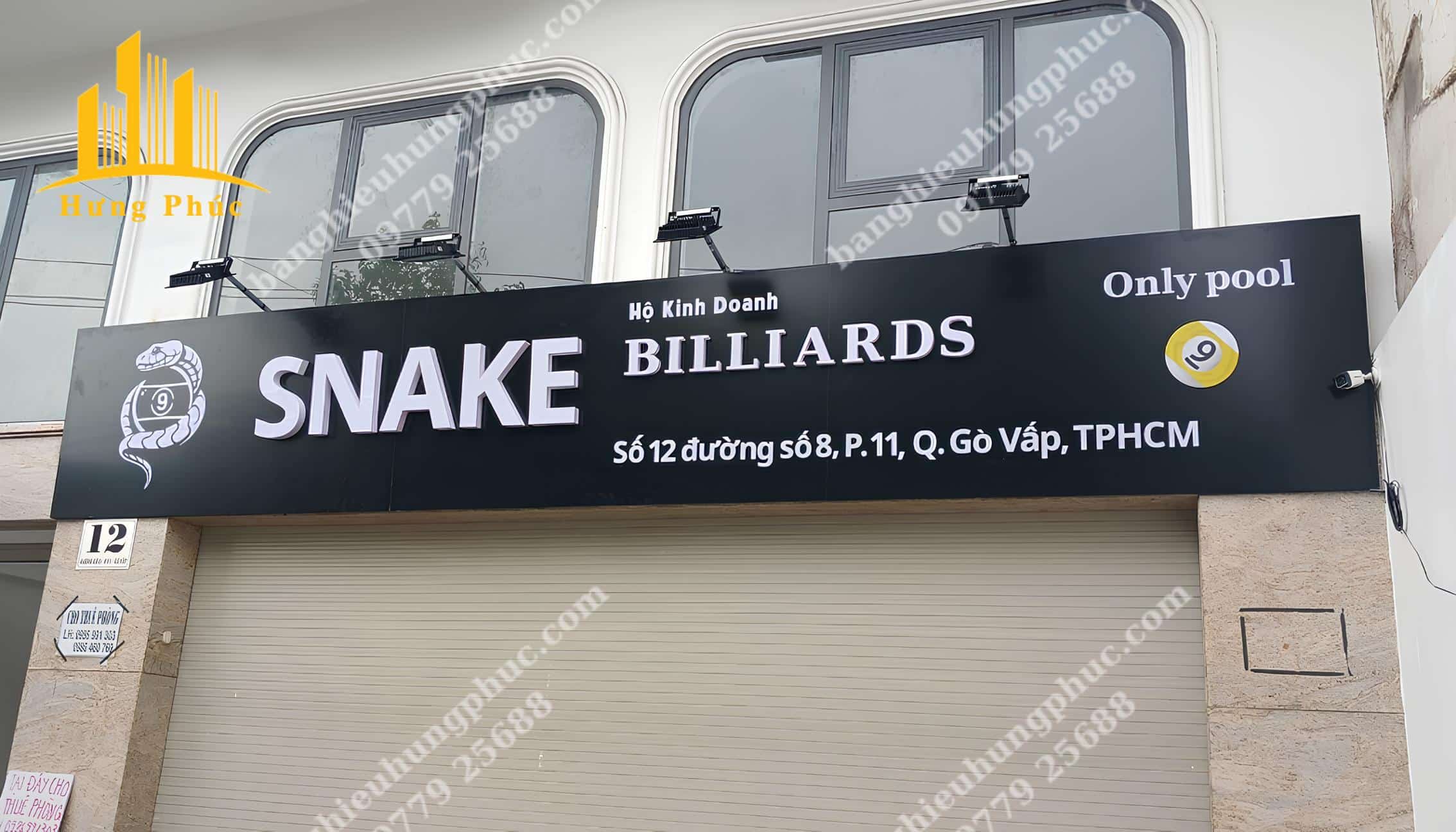 làm bảng hiệu mica