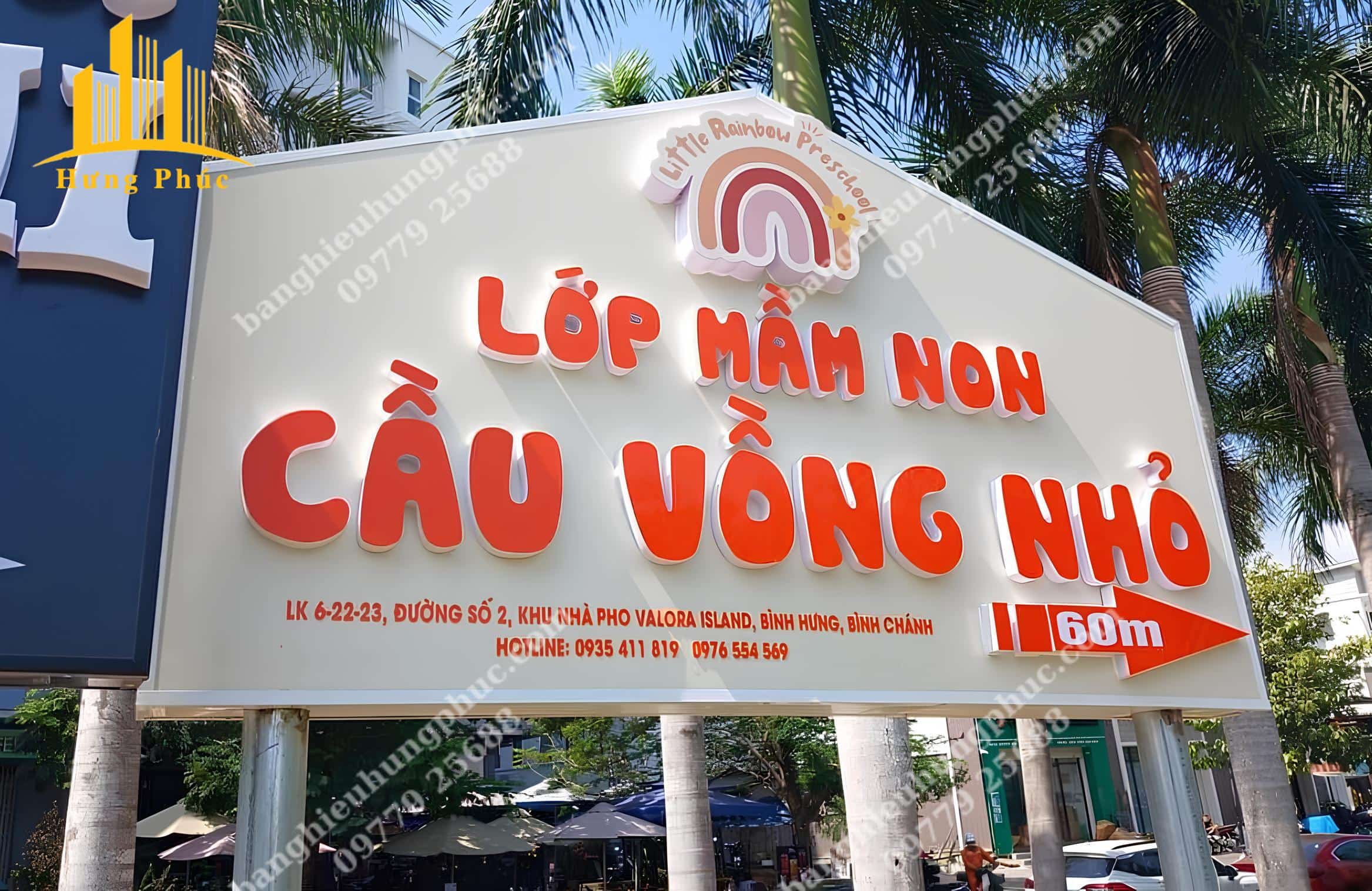 làm bảng hiệu mica