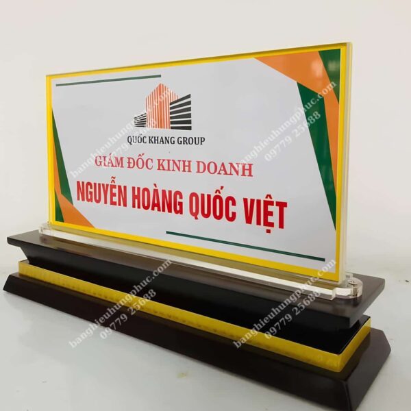 Biển chức danh bằng mica