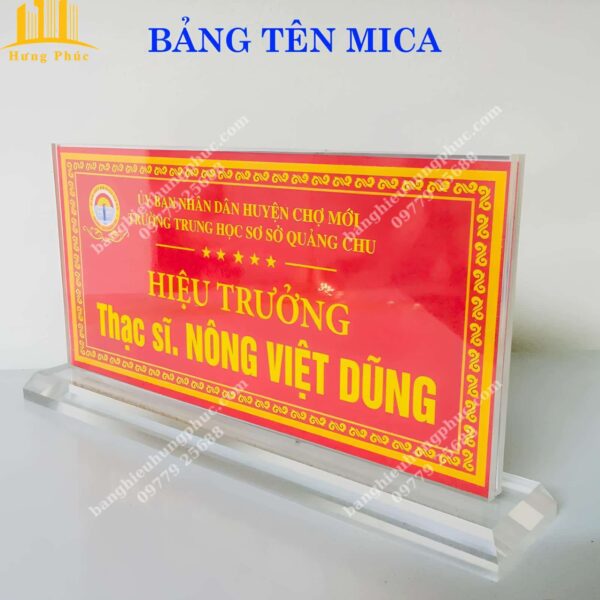 Biển chức danh bằng mica