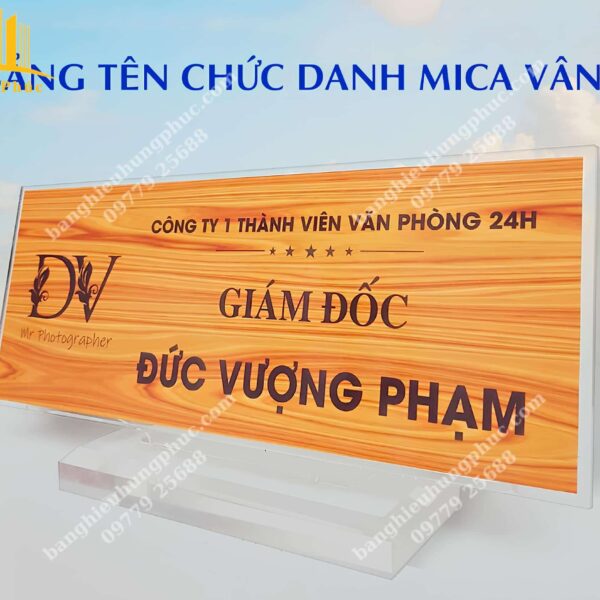 Biển chức danh bằng mica