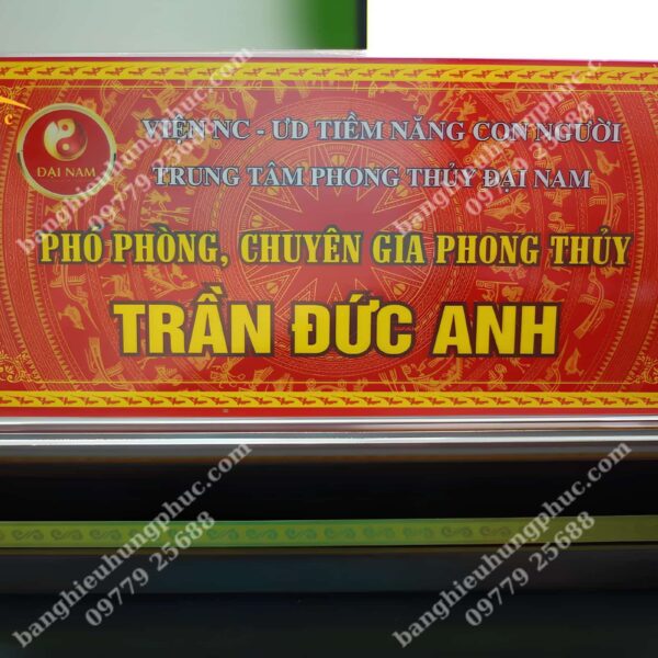Biển chức danh bằng mica