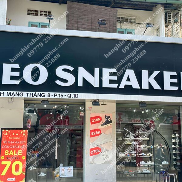 bảng hiệu shop quần áo nam