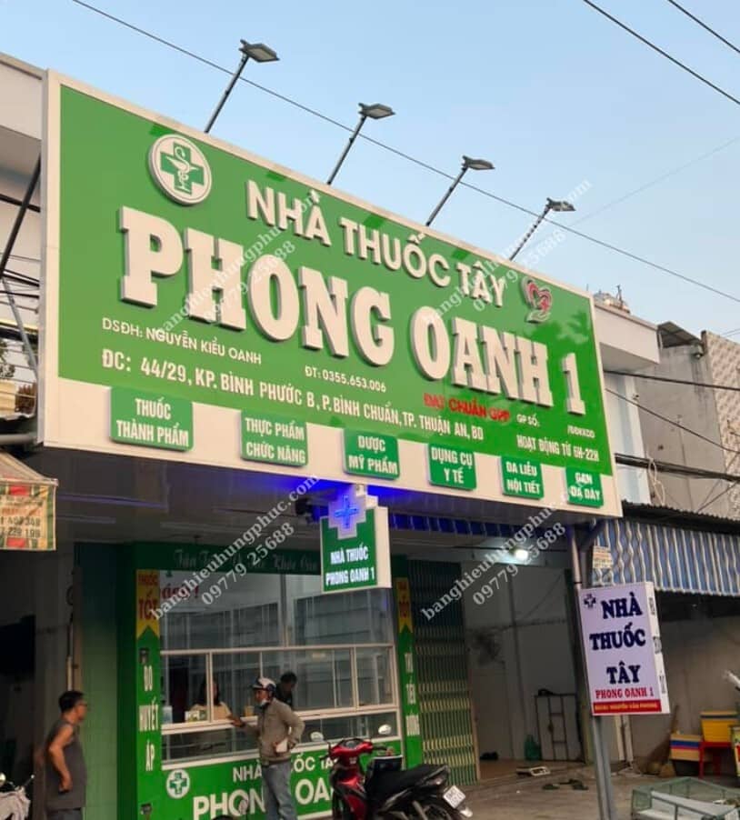 Bảng hiệu nhà thuốc tây bằng Mica với chi phí tiết kiệm