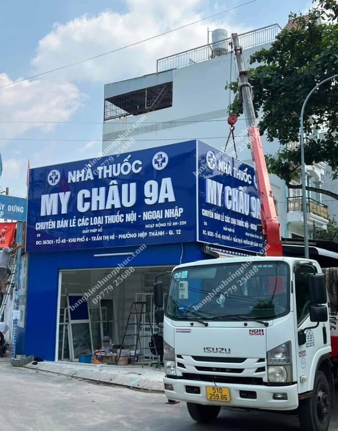 Bảng hiệu nhà thuốc mica giá rẽ