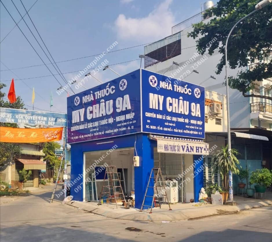 Bảng hiệu nhà thuốc chữ mica tiết kiệm chi phí