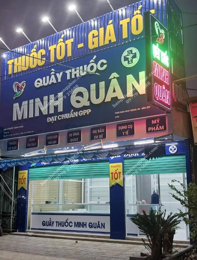 Thi công bảng hiệu nhà thuốc chữ nổi mica mặt dựng alu kết hợp thanh lam sắt