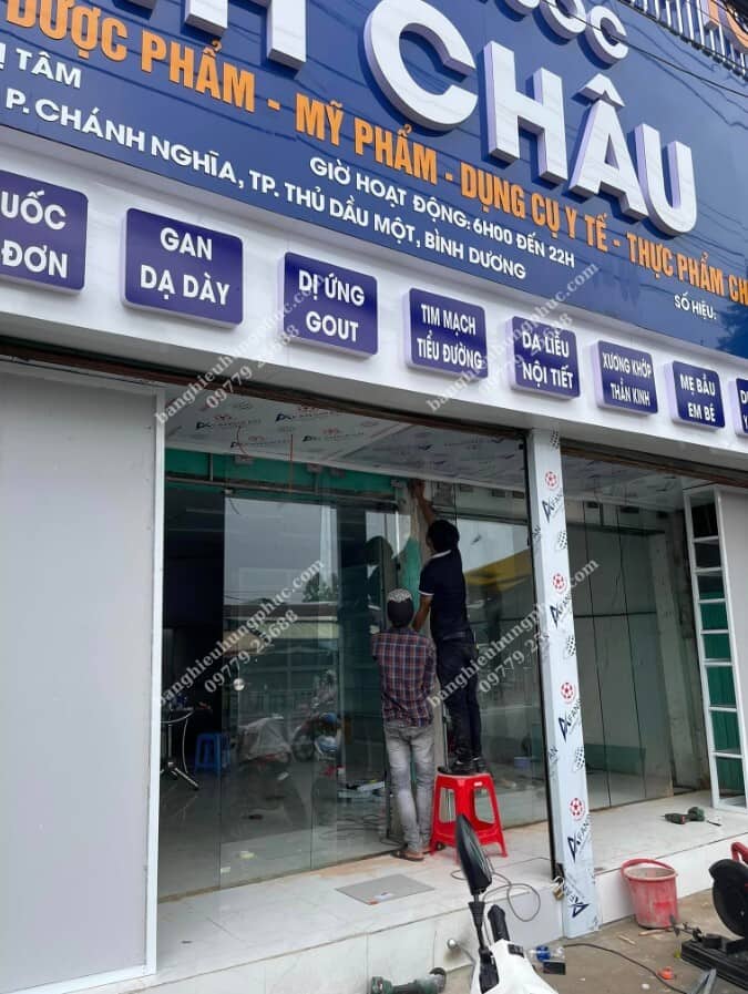 Ốp Alu cho mặt dưới bảng hiệu nhà thuốc