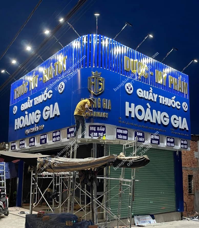 Thi công cho quầy thuốc Hoàng Gia