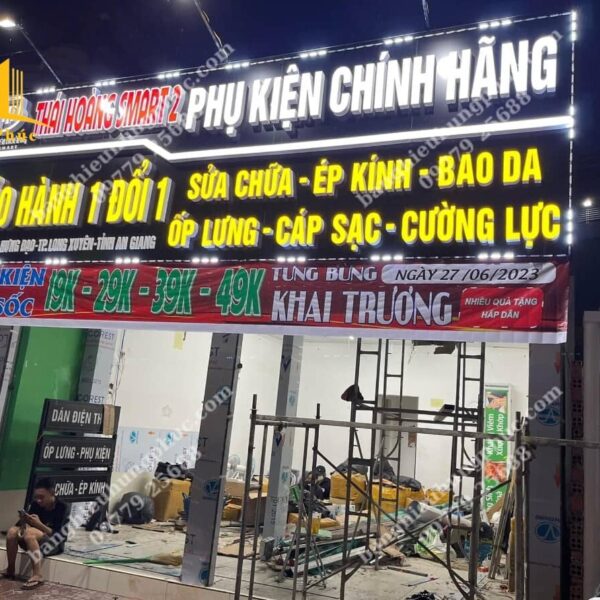 Biển quảng cáo cửa hàng điện thoại