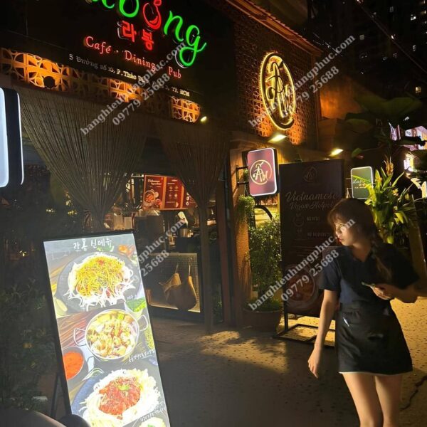 biển quảng cáo đứng