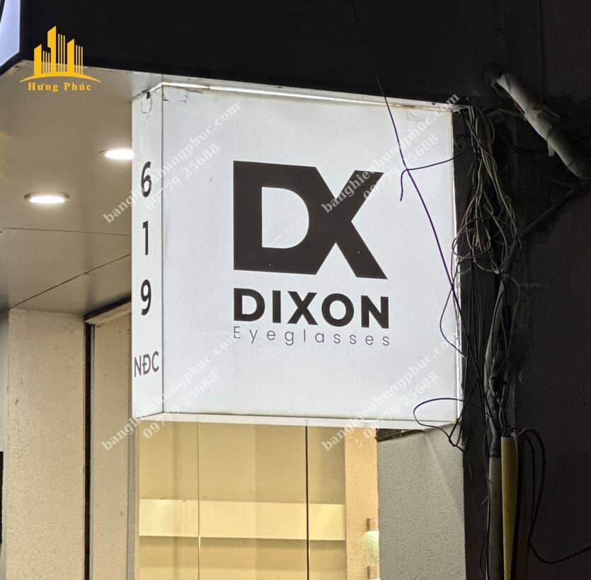 Bảng hiệu nhỏ làm bằng mica 