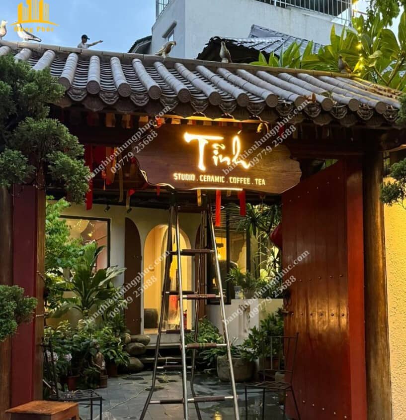 Bảng hiệu quán cà phê bằng gỗ siêu đẹp và sang trọng Bảng hiệu quán cà phê bằng gỗ