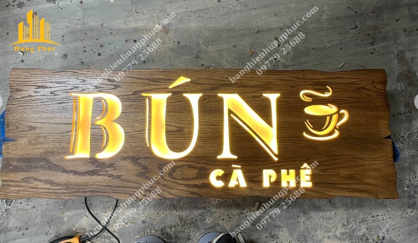 Bảng hiệu quán cà phê bằng gỗ siêu đẹp Bảng hiệu quán cà phê bằng gỗ siêu đẹp