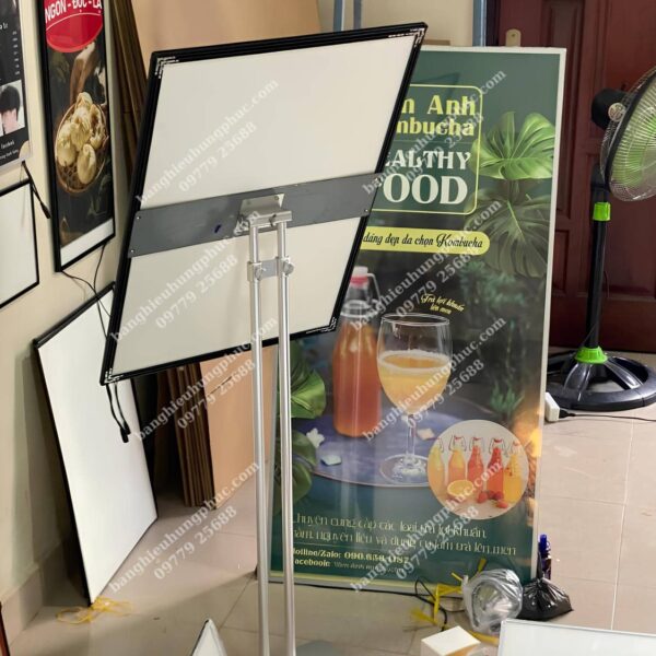 mẫu biển quảng cáo in bạt đứng