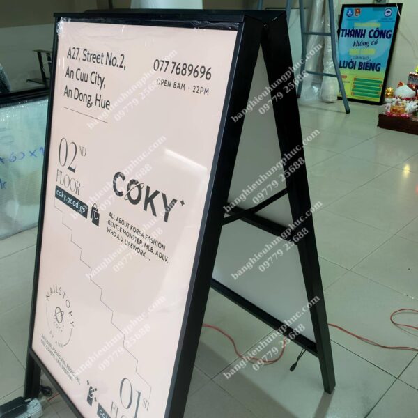 bảng hiệu đứng