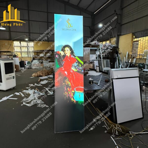 mẫu biển quảng cáo in bạt đứng