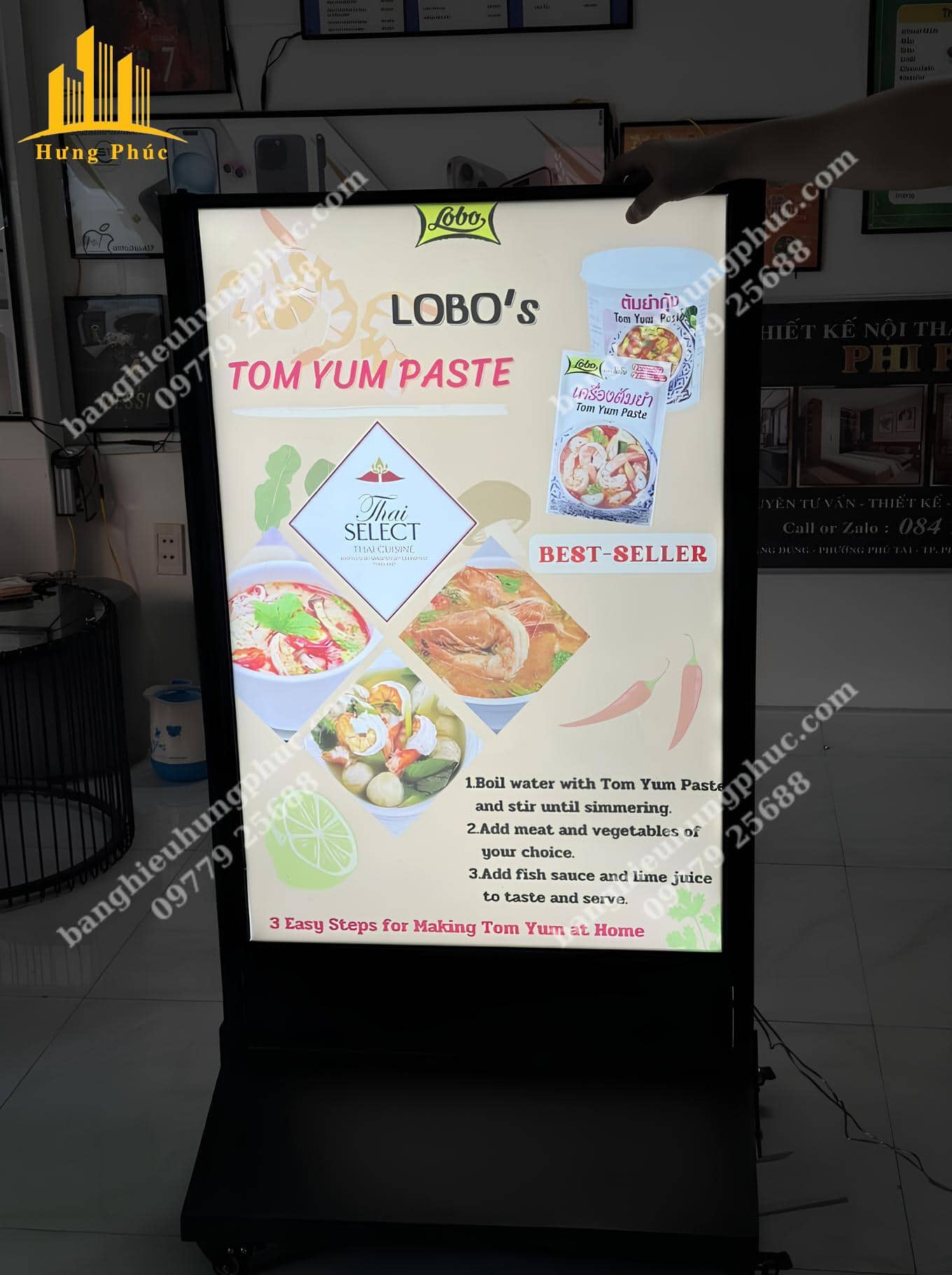 Bảng hiệu đứng khung sắt, hộp đèn siêu mỏng thay tranh, có chân bánh xe dễ di chuyển Bảng hiệu đứng khung sắt, hộp đèn siêu mỏng thay tranh, có chân bánh xe dễ di chuyển