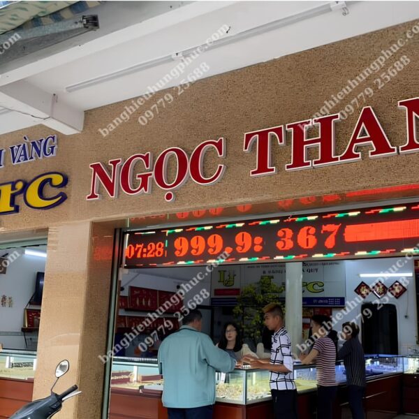 Bảng hiệu tiệm vàng