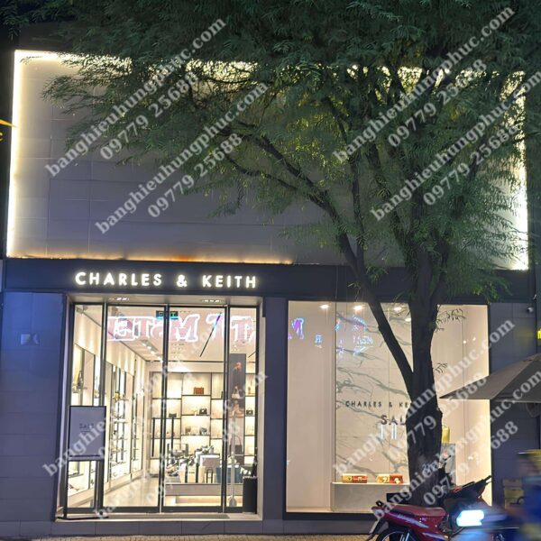 Bảng hiệu shop quần áo nữ