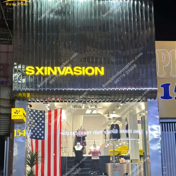 Bảng hiệu shop quần áo nữ