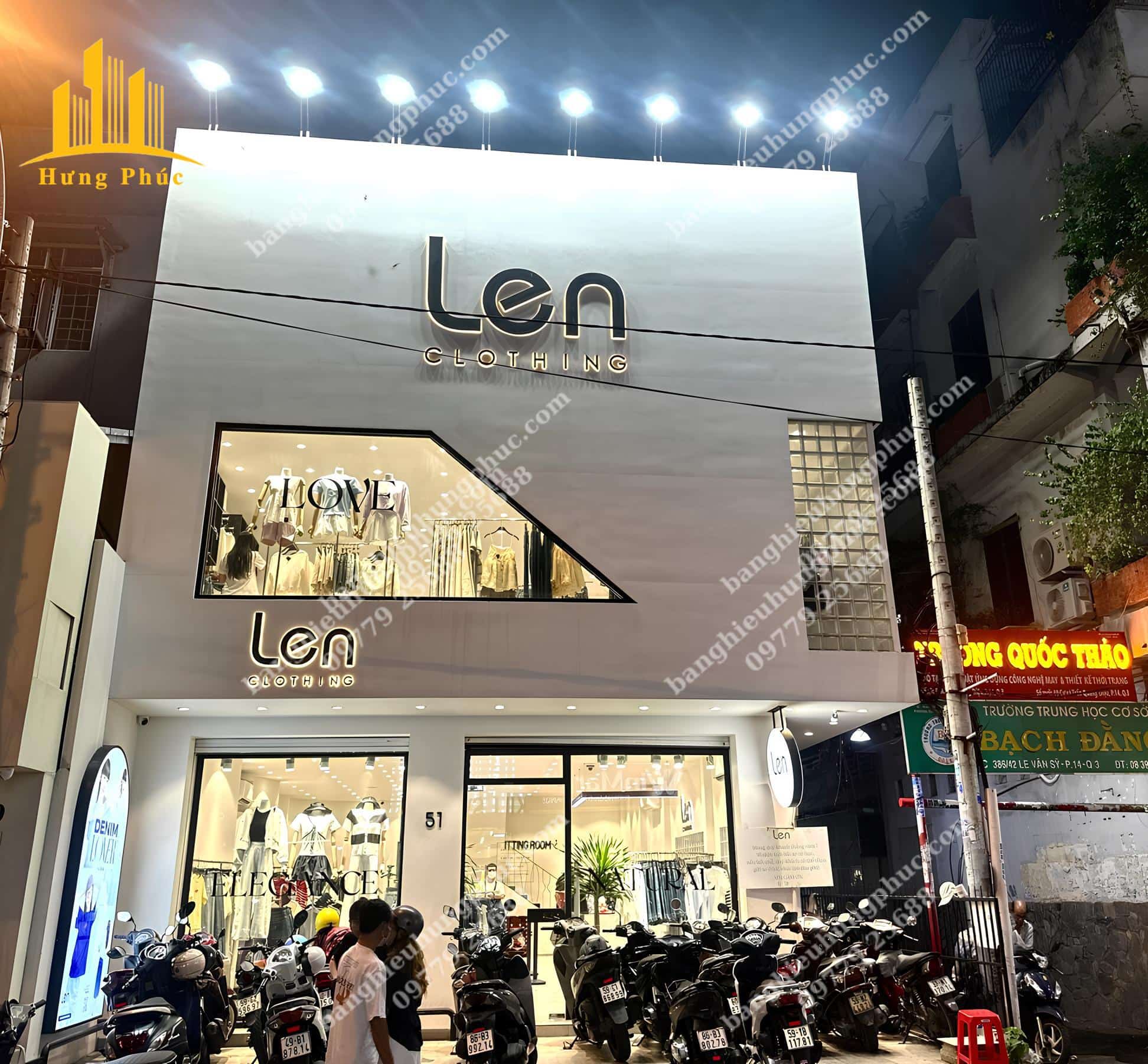Bảng hiệu shop quần áo nữ