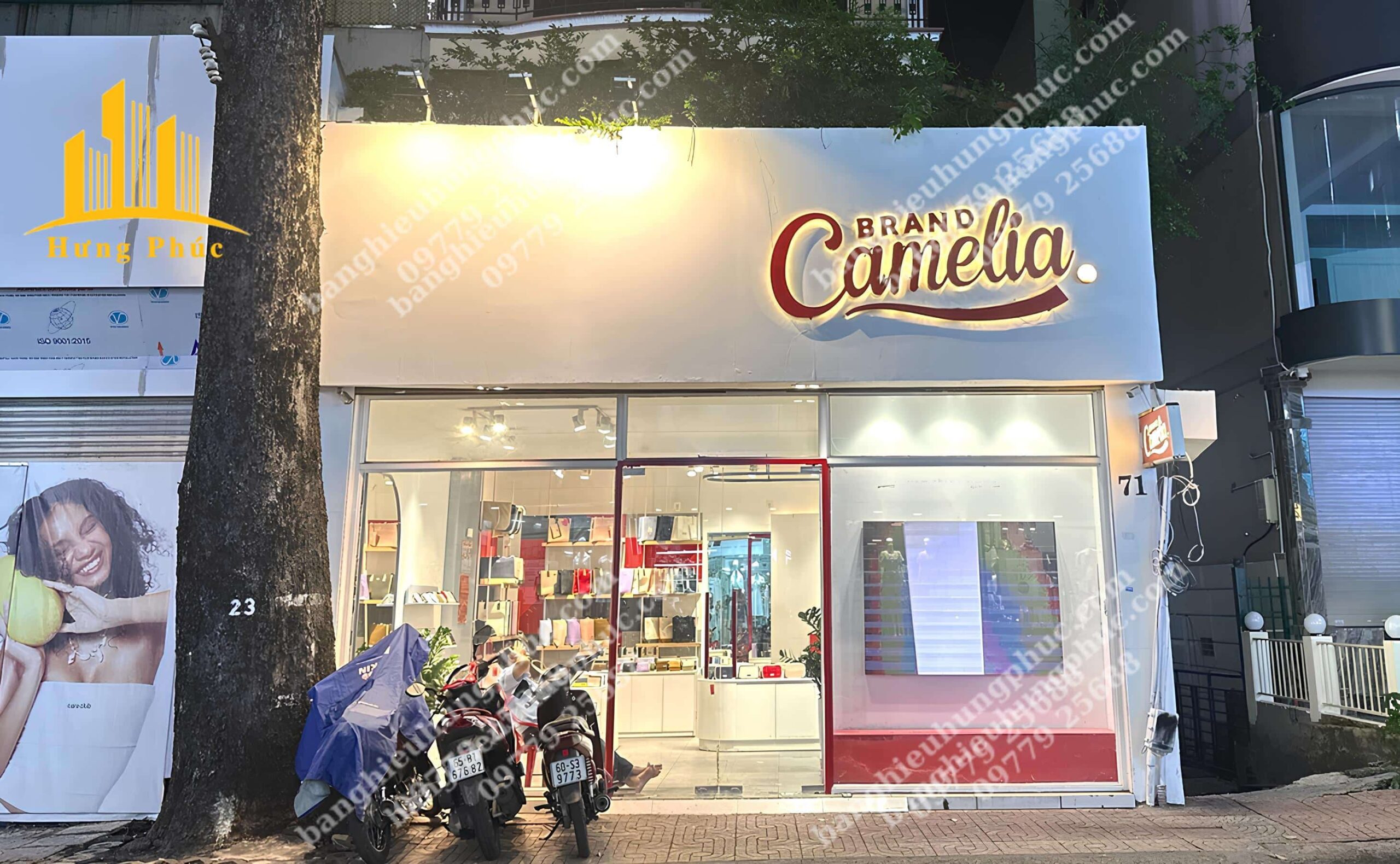 Bảng hiệu shop quần áo nữ