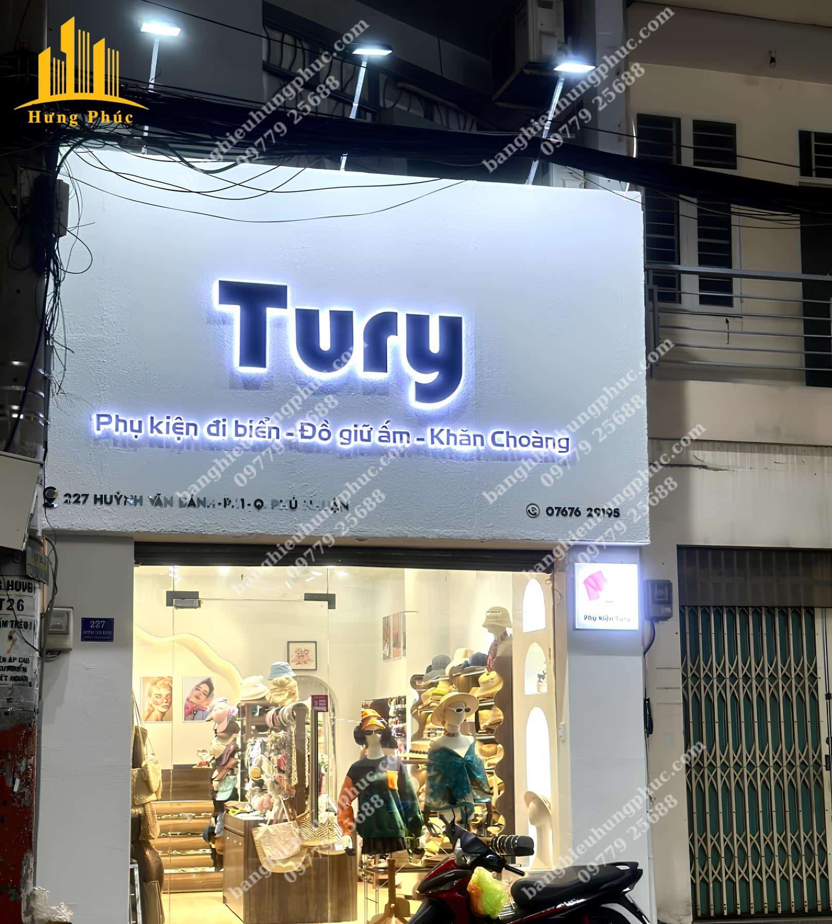 Bảng hiệu shop quần áo nữ