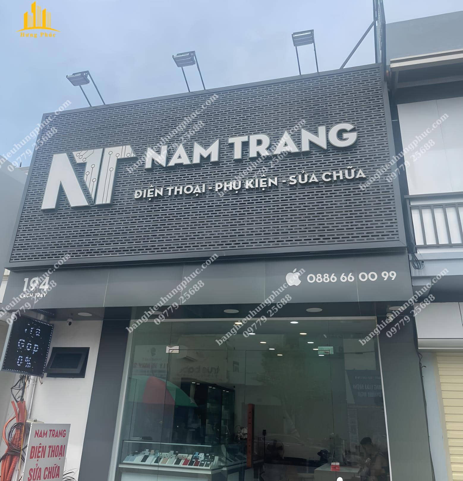 bảng hiệu bằng tôn