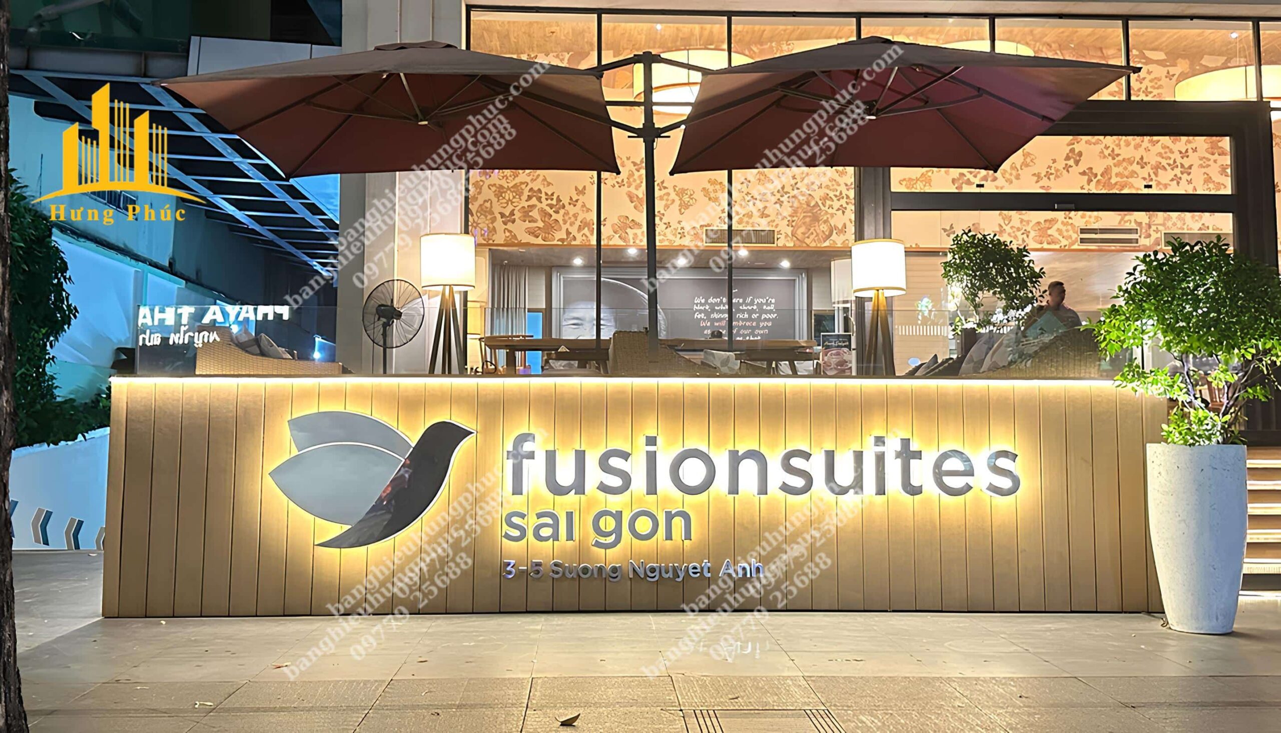 Làm bảng hiệu cửa hàng 