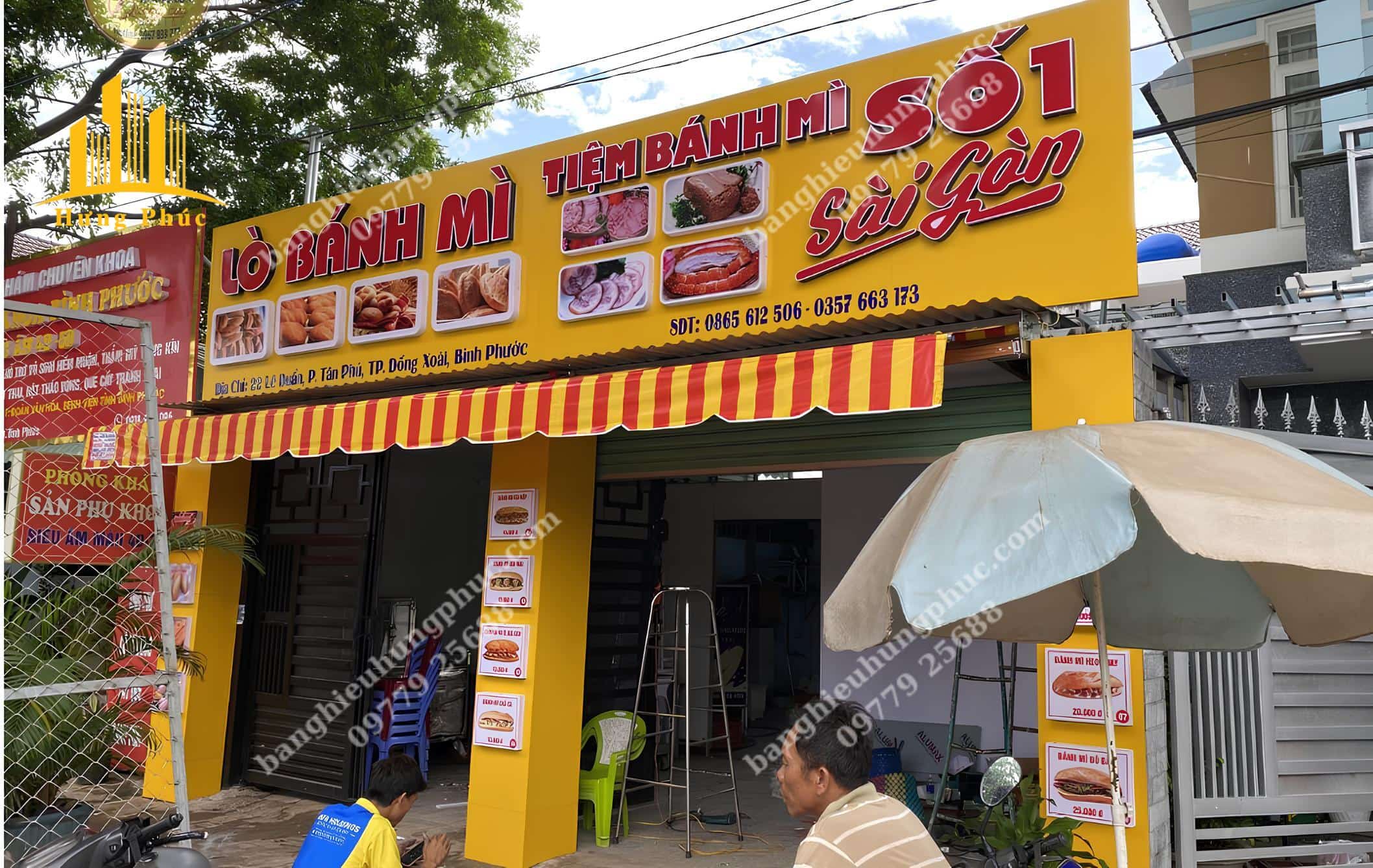 Biển hiệu bằng bạt cho cửa hàng bánh mì tiết kiệm chi phí đầu tư ban đầu