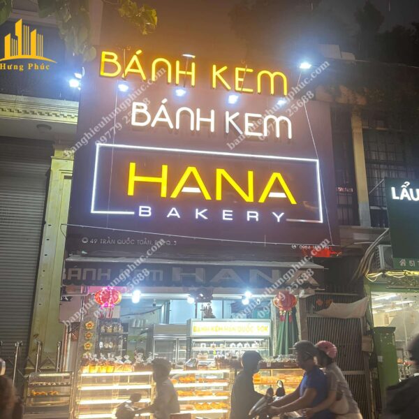 biển quảng cáo bánh sinh nhật