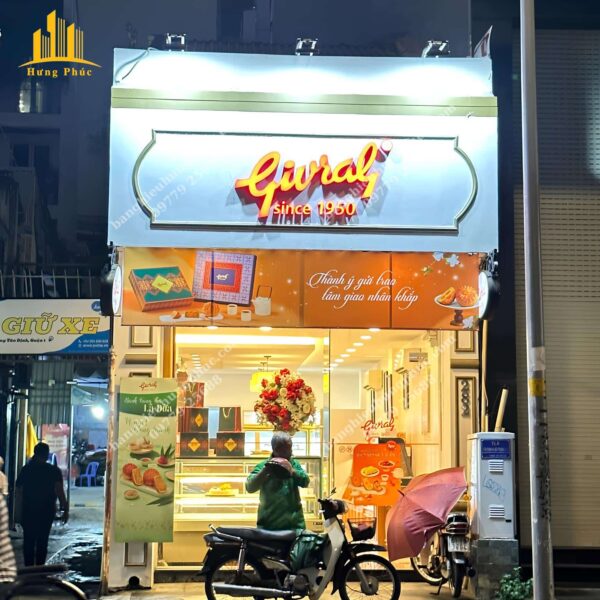 biển quảng cáo bánh sinh nhật