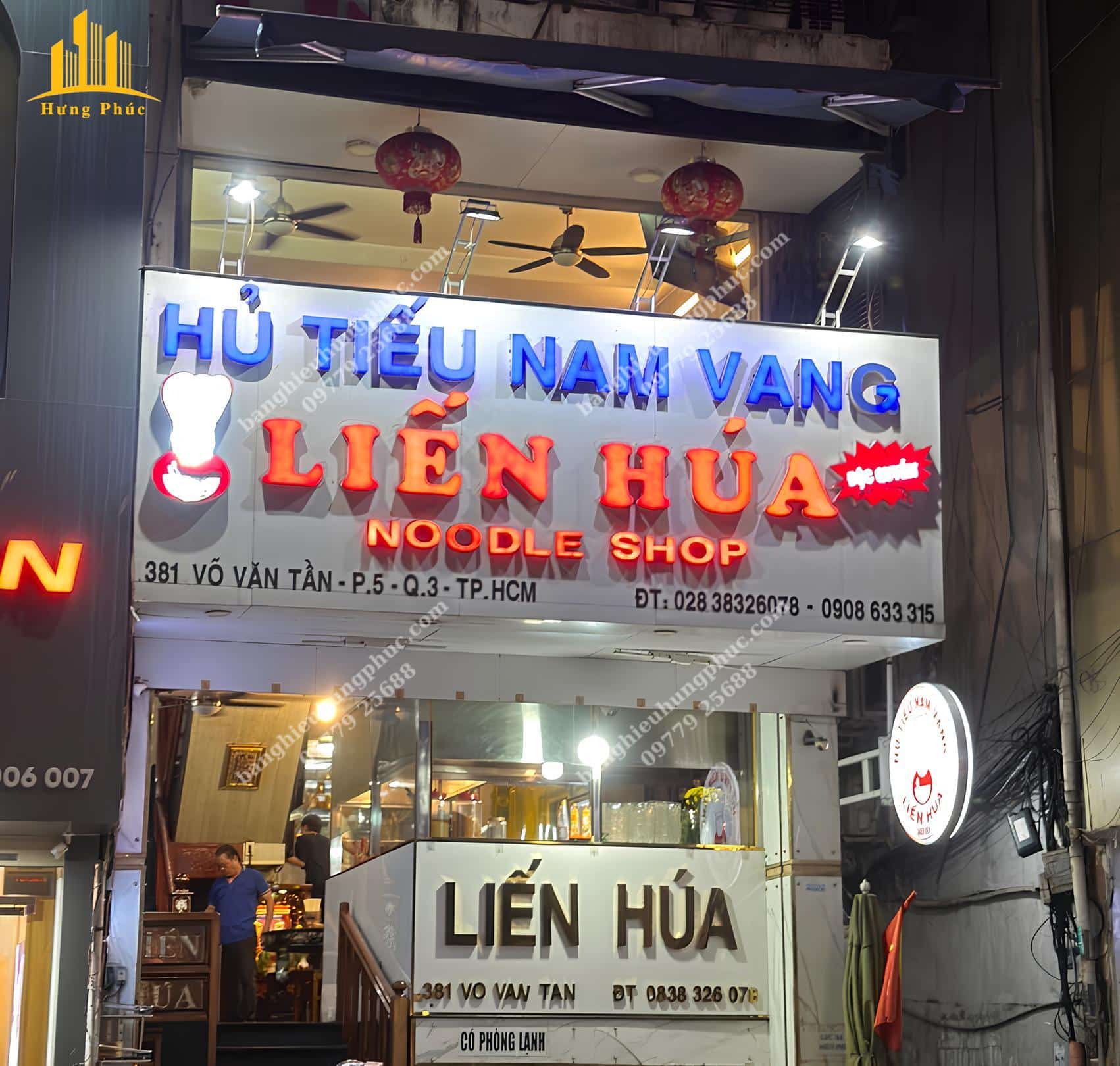 Biển hiệu quán cơm chữ nổi mica sáng mặt 