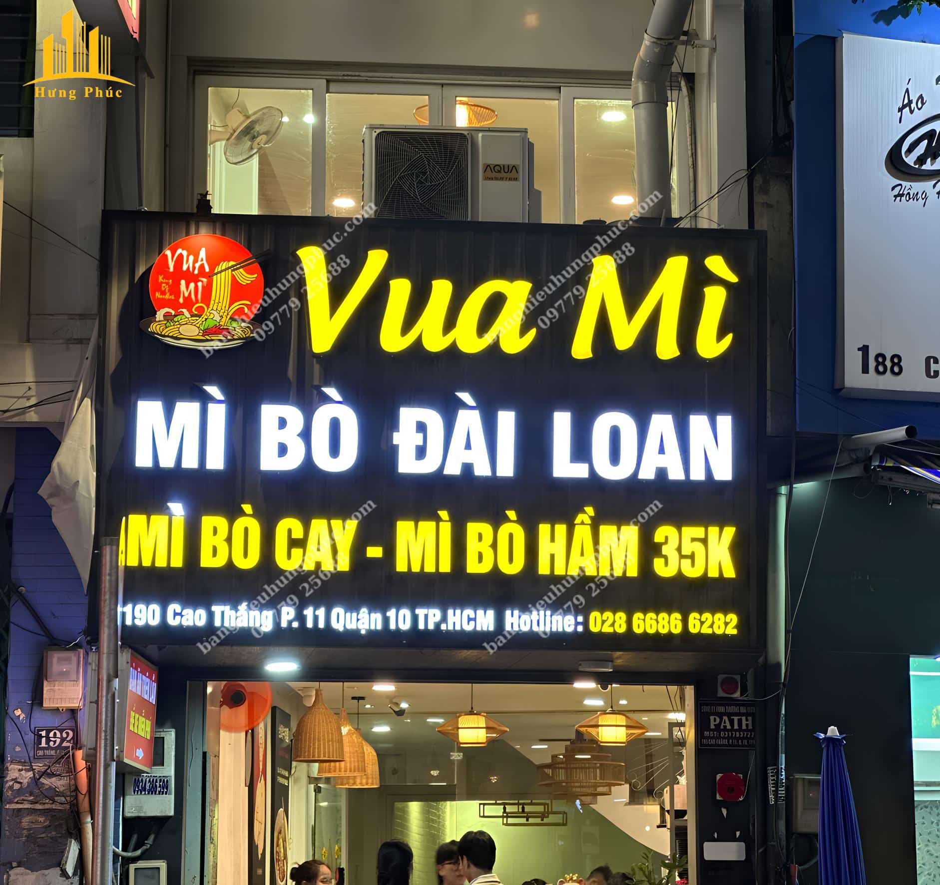Biển hiệu quán mỳ chữ mica sáng mặt nền tôn sóng Biển hiệu quán mỳ chữ mica sáng mặt nền tôn sóng