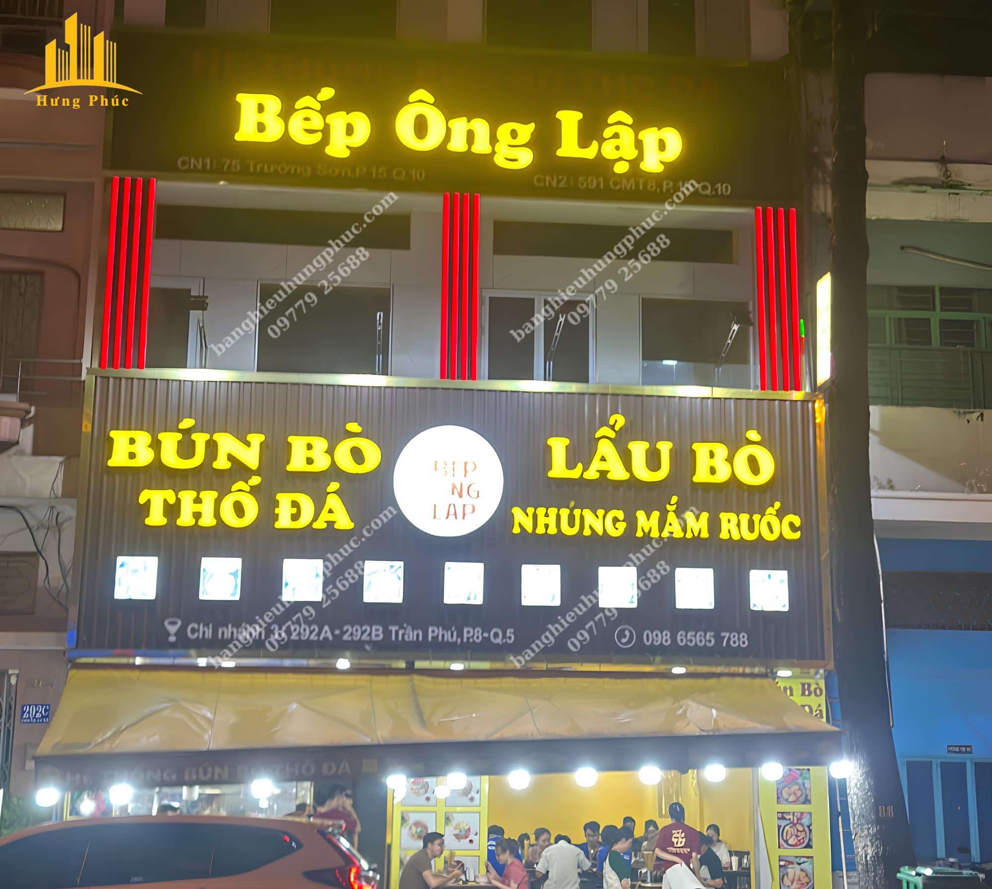 Biển hiệu quán bún bò chữ mica sáng mặt kết hợp hộp đèn nền tôn Biển hiệu quán bún bò chữ mica sáng mặt kết hợp hộp đèn nền tôn