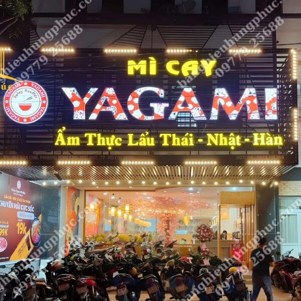 Biển quảng cáo mì cay