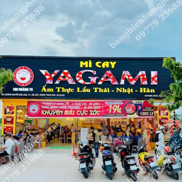 Biển quảng cáo mì cay