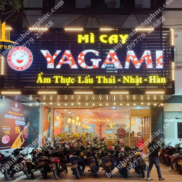 Biển quảng cáo mì cay