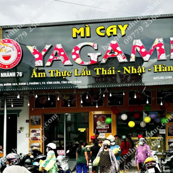 Biển quảng cáo mì cay