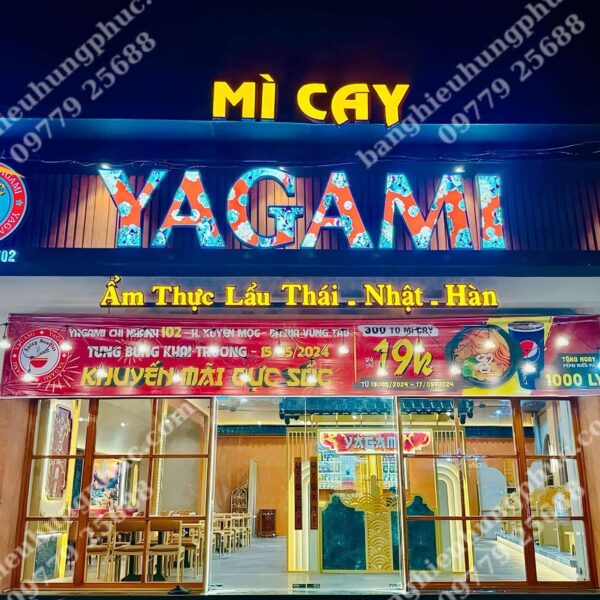 Biển quảng cáo mì cay