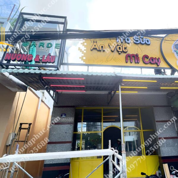 Biển quảng cáo mì cay