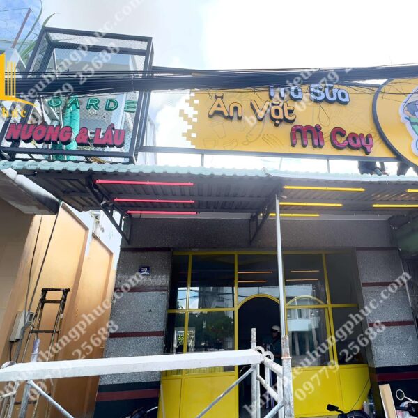 Biển quảng cáo mì cay