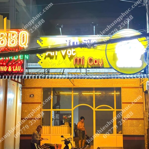 Biển quảng cáo mì cay