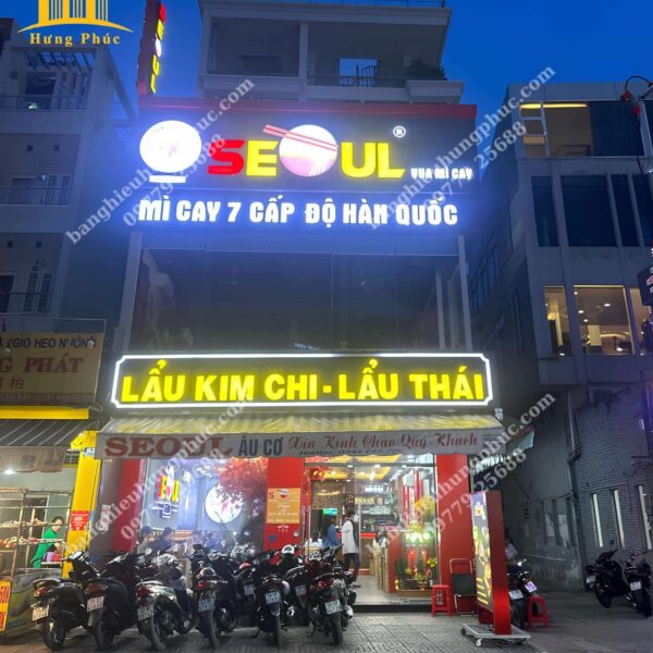 Biển quảng cáo mì cay