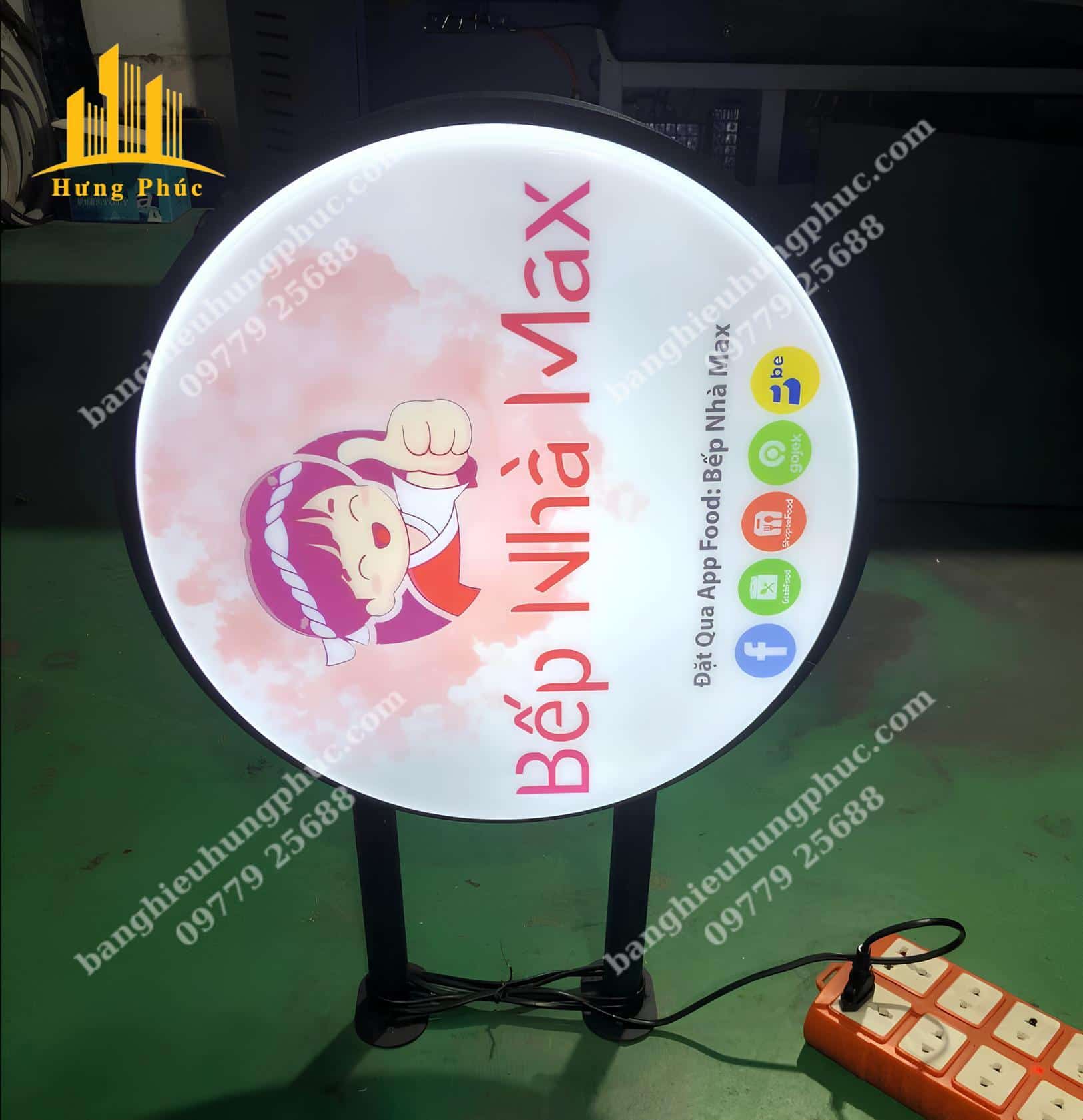 Hộp đèn hút nổi giúp khách hàng dễ nhận diện shop hoa Hộp đèn hút nổi giúp khách hàng dễ nhận diện shop hoa