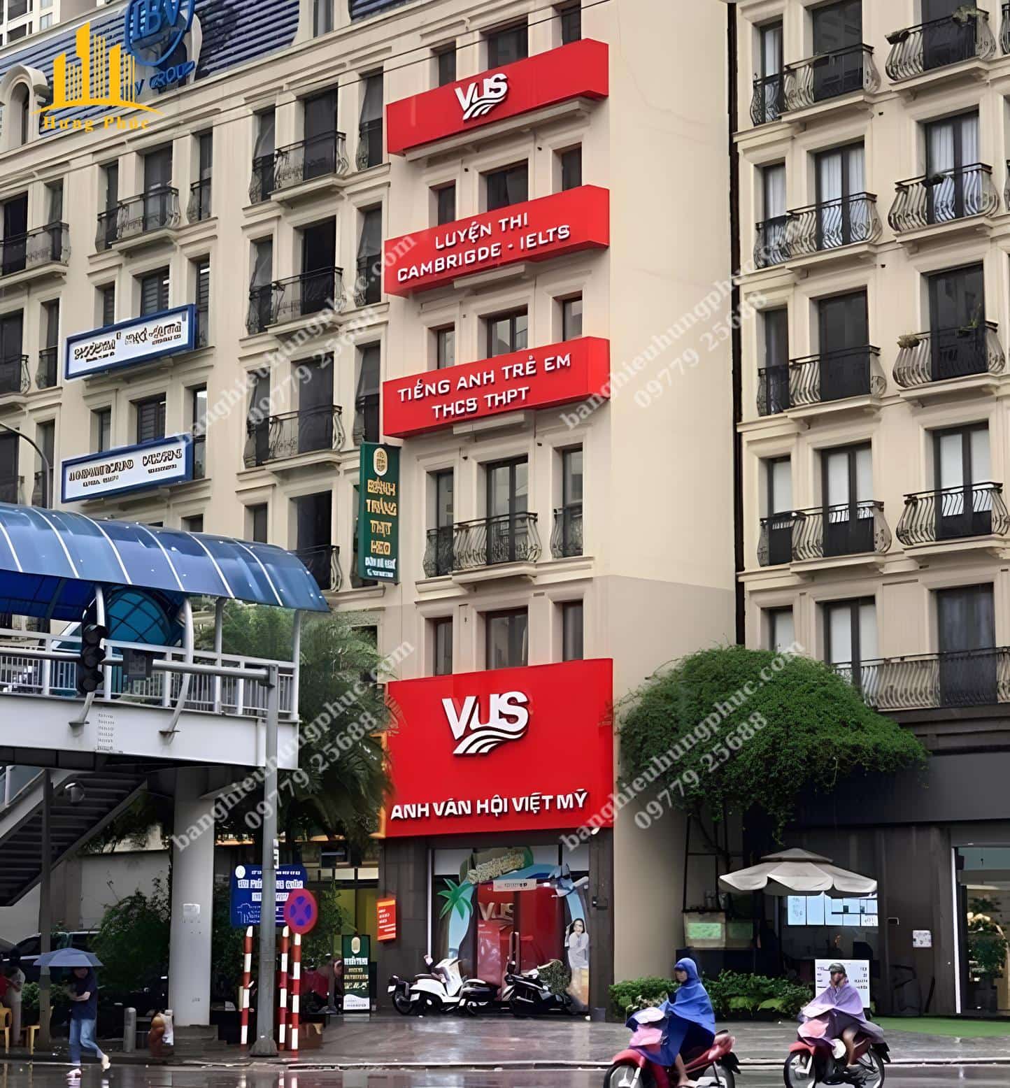 Bảng hiệu trung tâm ngoại ngữ